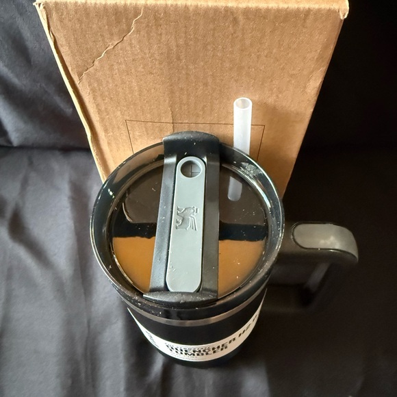 New Stanley 40oz ALL Black Blacked Out Quencher H2.0 Tumbler w/ Straw - Picture 3 of 5